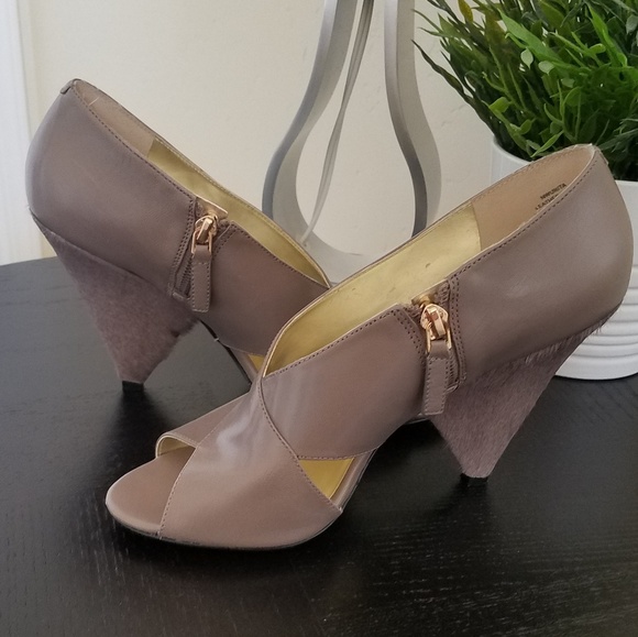 Nine West Shoes - Nine West grey sandals